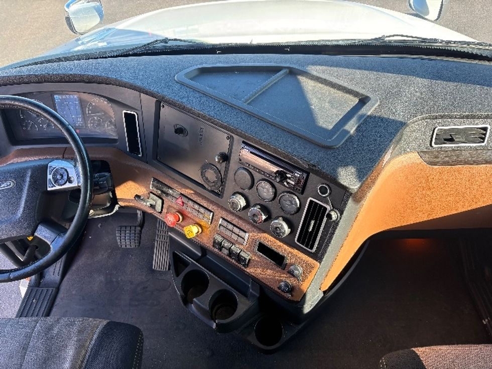 Sleeper Tractor-Heavy Duty Tractors-Freightliner-2019-T12664ST-Phoenix-AZ-449,956\n\t\tmiles-$ 72,500 - Image 12