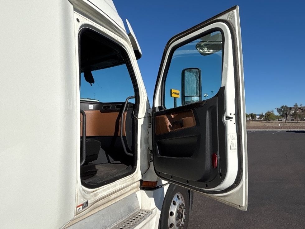 Sleeper Tractor-Heavy Duty Tractors-Freightliner-2019-T12664ST-Phoenix-AZ-449,956\n\t\tmiles-$ 72,500 - Image 13