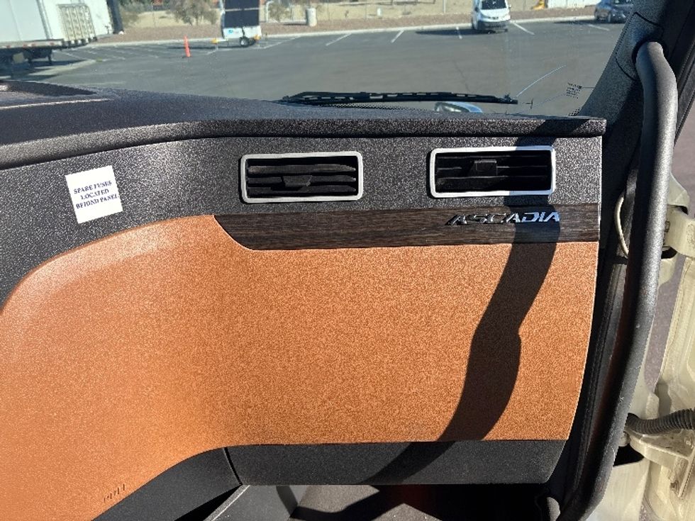 Sleeper Tractor-Heavy Duty Tractors-Freightliner-2019-T12664ST-Phoenix-AZ-449,956\n\t\tmiles-$ 72,500 - Image 14