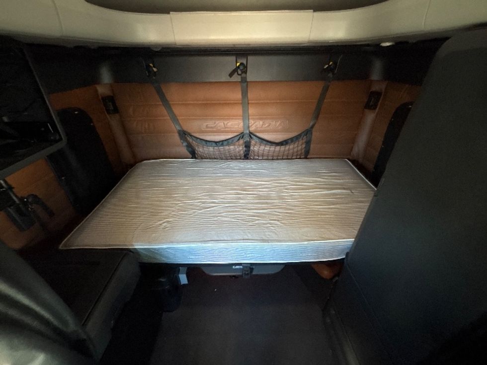 Sleeper Tractor-Heavy Duty Tractors-Freightliner-2019-T12664ST-Phoenix-AZ-449,956\n\t\tmiles-$ 72,500 - Image 16