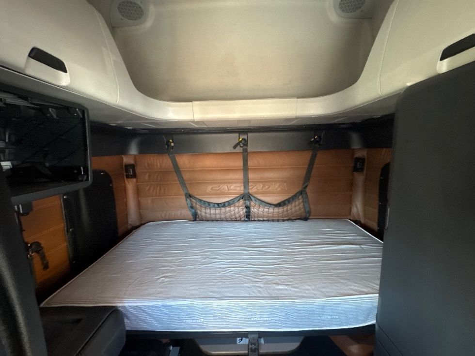 Sleeper Tractor-Heavy Duty Tractors-Freightliner-2019-T12664ST-Phoenix-AZ-449,956\n\t\tmiles-$ 72,500 - Image 17