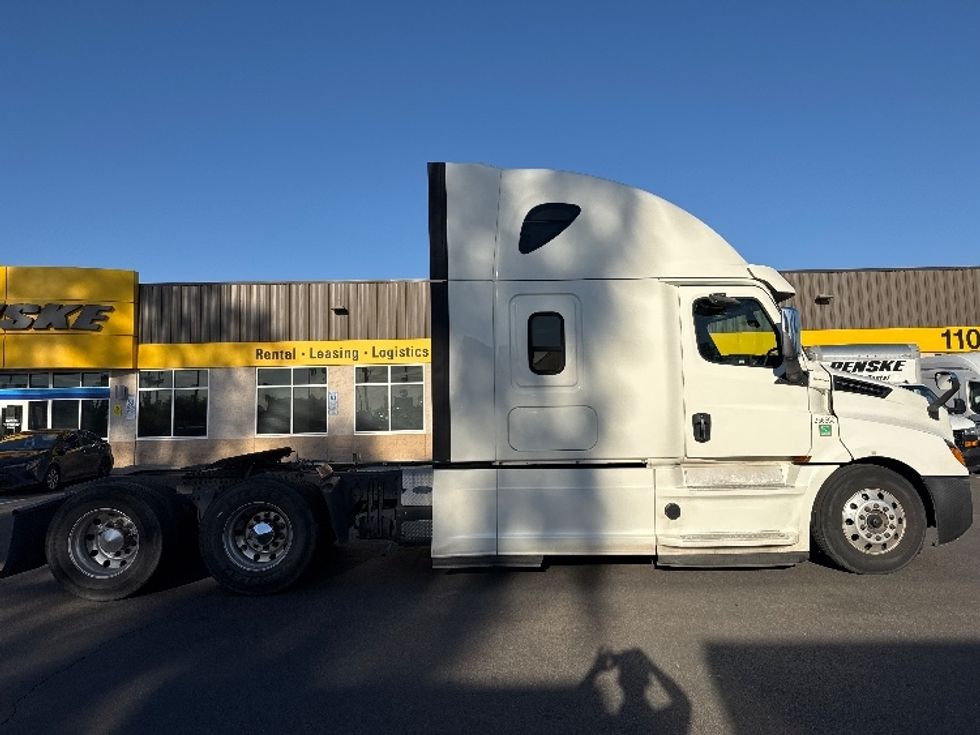 Sleeper Tractor-Heavy Duty Tractors-Freightliner-2019-T12664ST-Phoenix-AZ-449,956\n\t\tmiles-$ 72,500 - Image 8