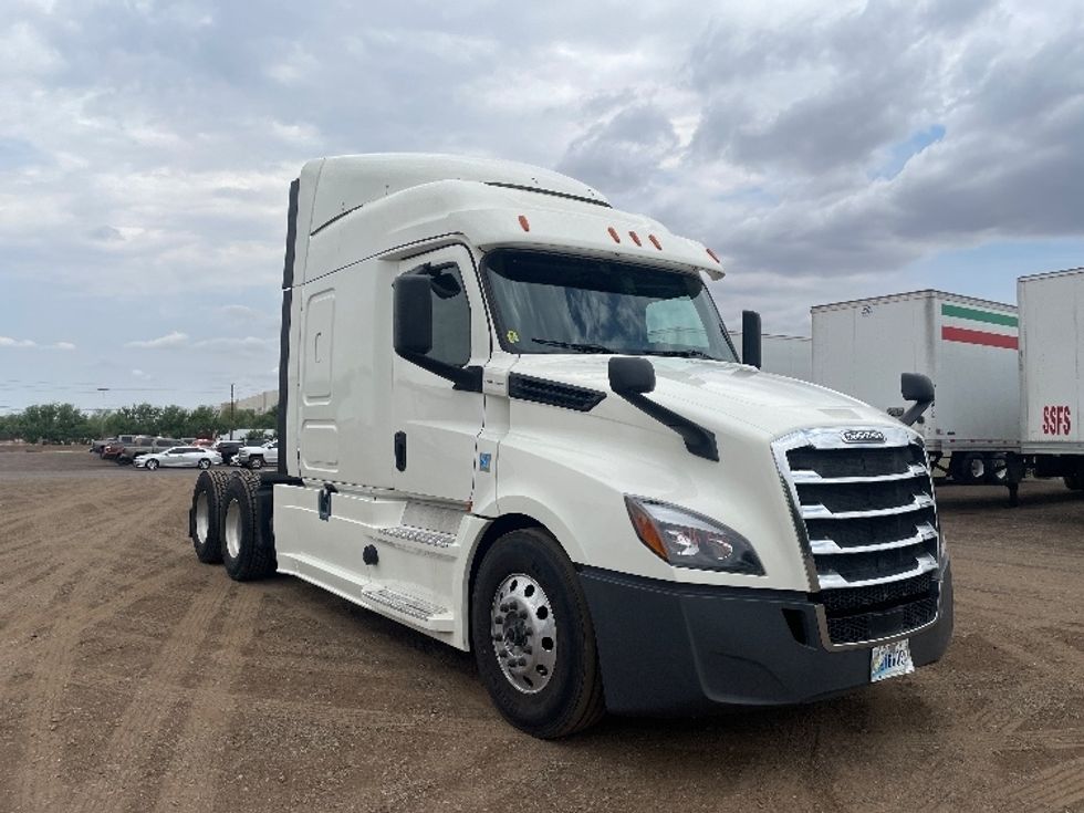 Sleeper Tractor-Heavy Duty Tractors-Freightliner-2019-T12664ST-Phoenix-AZ-466,498\n\t\tmiles-$ 67,250 - Image 1