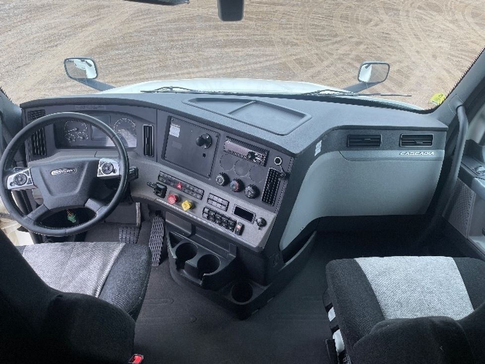 Sleeper Tractor-Heavy Duty Tractors-Freightliner-2019-T12664ST-Phoenix-AZ-466,498\n\t\tmiles-$ 67,250 - Image 12