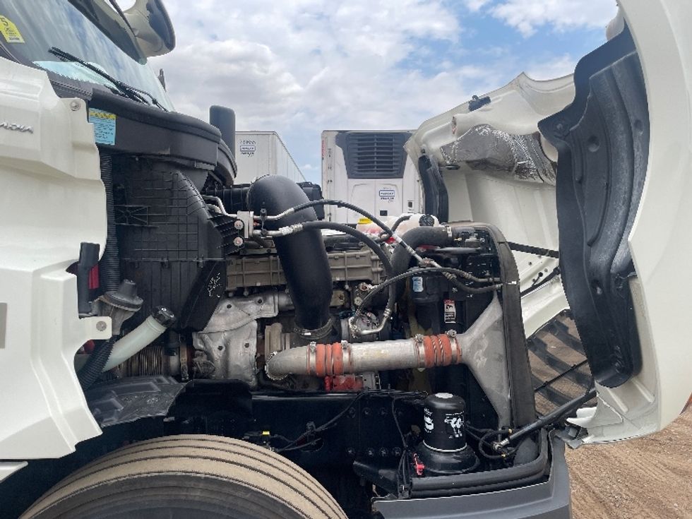 Sleeper Tractor-Heavy Duty Tractors-Freightliner-2019-T12664ST-Phoenix-AZ-466,498\n\t\tmiles-$ 67,250 - Image 20