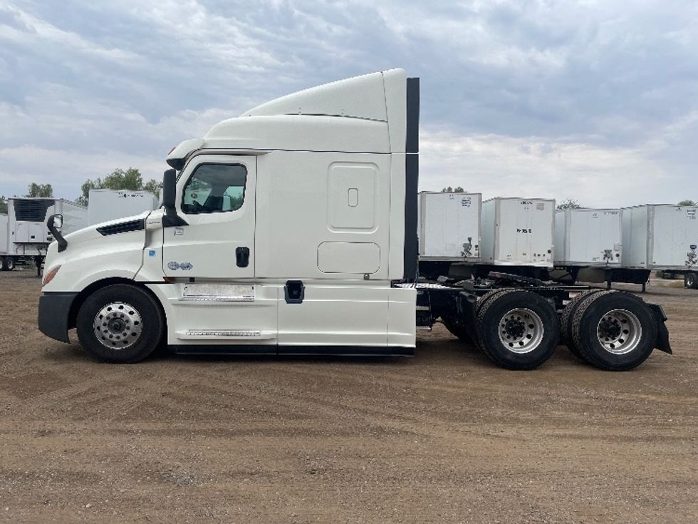 Sleeper Tractor-Heavy Duty Tractors-Freightliner-2019-T12664ST-Phoenix-AZ-466,498\n\t\tmiles-$ 67,250 - Image 4