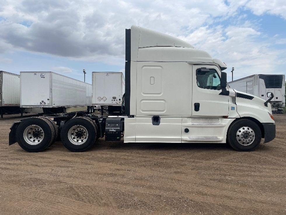 Sleeper Tractor-Heavy Duty Tractors-Freightliner-2019-T12664ST-Phoenix-AZ-466,498\n\t\tmiles-$ 67,250 - Image 8