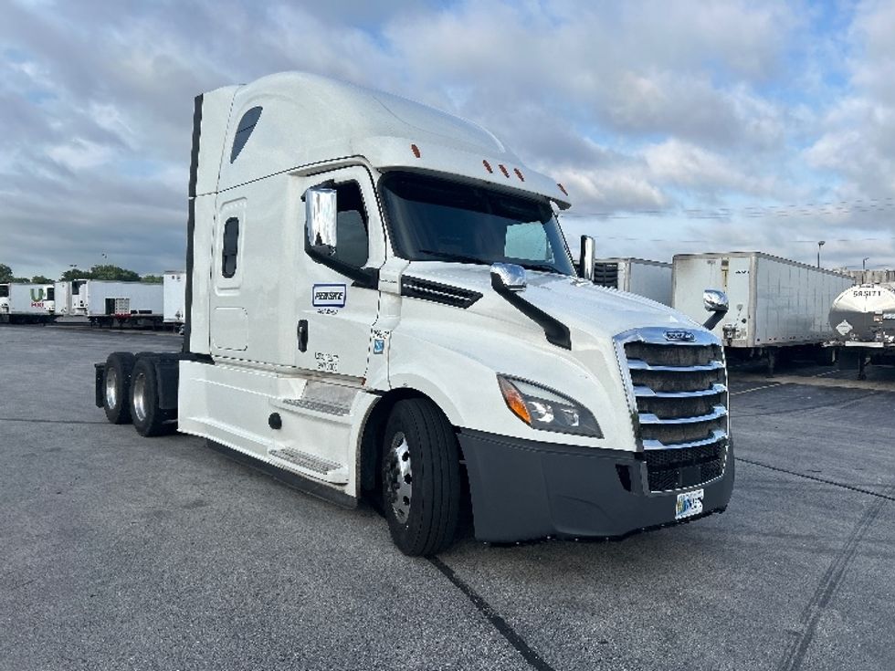 Sleeper Tractor-Heavy Duty Tractors-Freightliner-2019-T12664ST-Phoenix-AZ-570,785\n\t\tmiles-$ 61,750 - Image 1