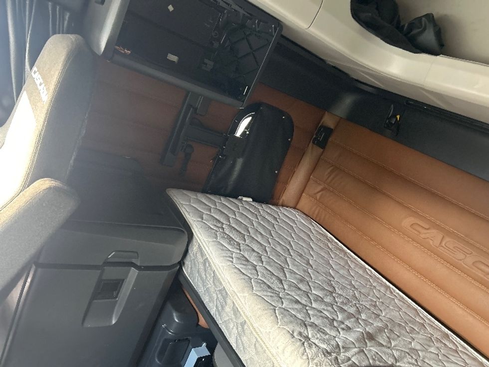 Sleeper Tractor-Heavy Duty Tractors-Freightliner-2019-T12664ST-Phoenix-AZ-570,785\n\t\tmiles-$ 61,750 - Image 19