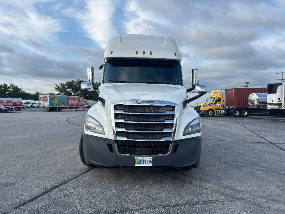 Sleeper Tractor-Heavy Duty Tractors-Freightliner-2019-T12664ST-Phoenix-AZ-570,785\n\t\tmiles-$ 61,750 - Image 2