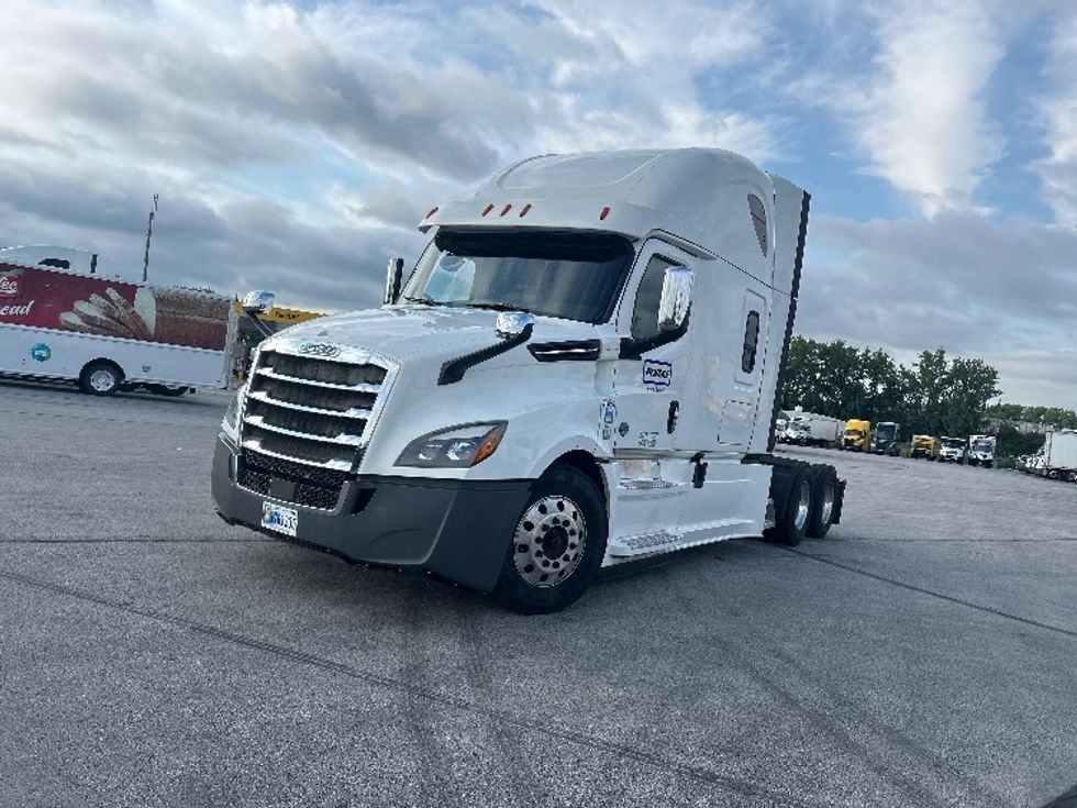 Sleeper Tractor-Heavy Duty Tractors-Freightliner-2019-T12664ST-Phoenix-AZ-570,785\n\t\tmiles-$ 61,750 - Image 3