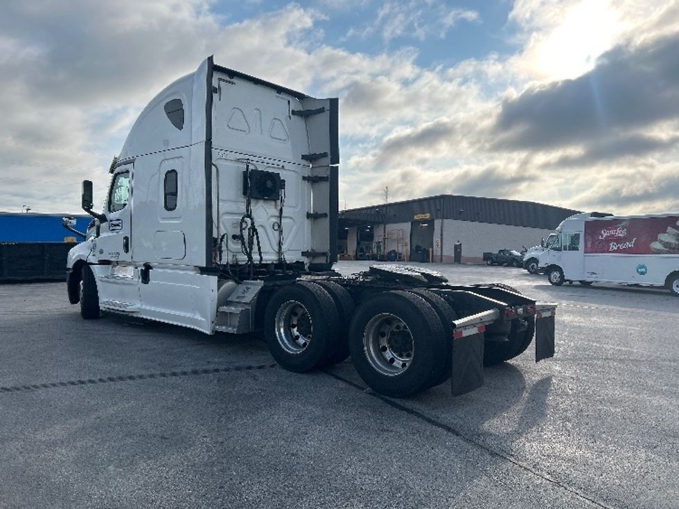 Sleeper Tractor-Heavy Duty Tractors-Freightliner-2019-T12664ST-Phoenix-AZ-570,785\n\t\tmiles-$ 61,750 - Image 5