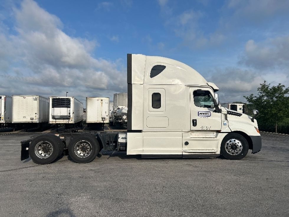 Sleeper Tractor-Heavy Duty Tractors-Freightliner-2019-T12664ST-Phoenix-AZ-570,785\n\t\tmiles-$ 61,750 - Image 8