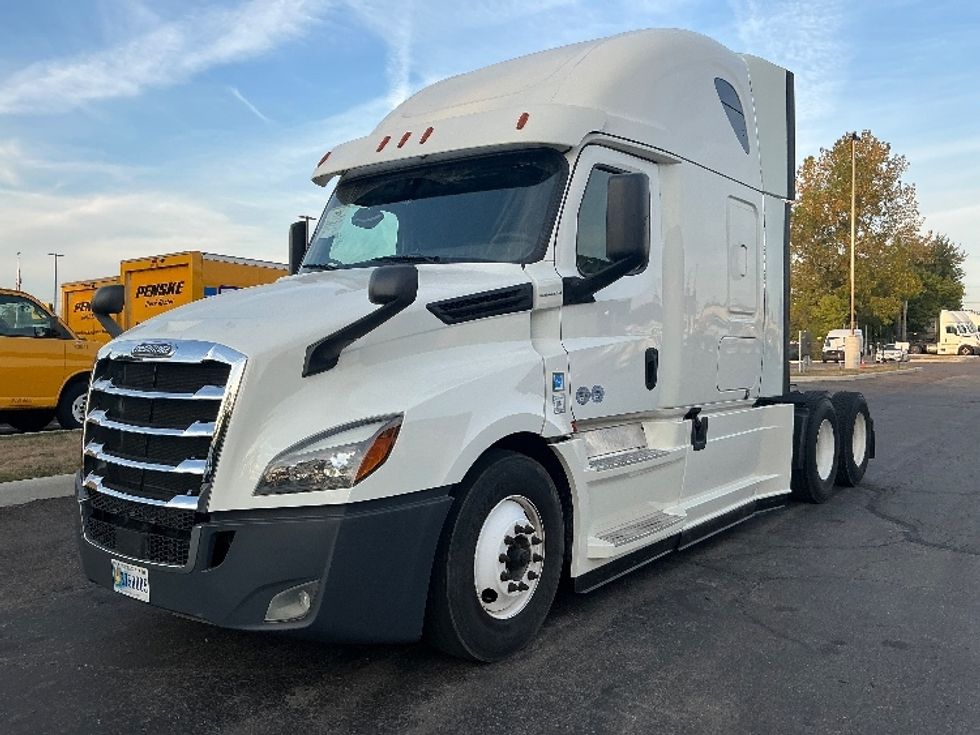 Sleeper Tractor-Heavy Duty Tractors-Freightliner-2019-T12664ST-Piqua-OH-611,396\n\t\tmiles-$ 52,250 - Image 3