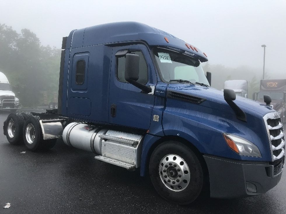 Sleeper Tractor-Heavy Duty Tractors-Freightliner-2019-T12664ST-Pottsville-PA-449,012\n\t\tmiles-$ 56,000 - Image 1