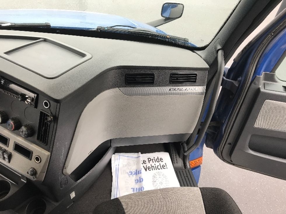 Sleeper Tractor-Heavy Duty Tractors-Freightliner-2019-T12664ST-Pottsville-PA-449,012\n\t\tmiles-$ 56,000 - Image 14