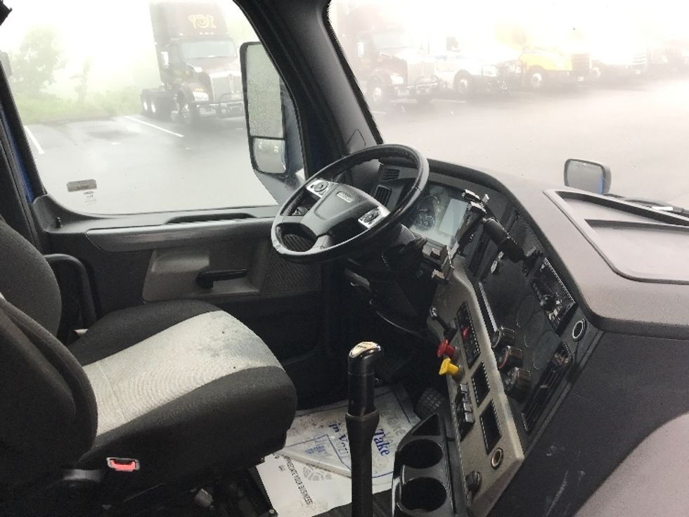 Sleeper Tractor-Heavy Duty Tractors-Freightliner-2019-T12664ST-Pottsville-PA-449,012\n\t\tmiles-$ 56,000 - Image 15