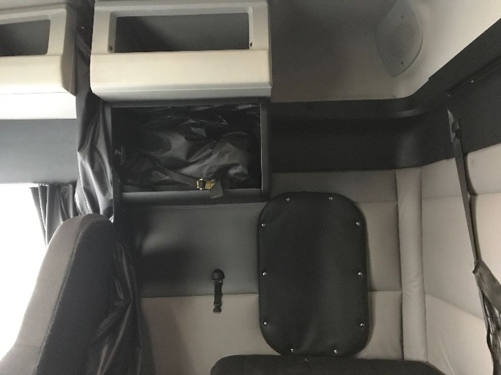 Sleeper Tractor-Heavy Duty Tractors-Freightliner-2019-T12664ST-Pottsville-PA-449,012\n\t\tmiles-$ 56,000 - Image 18