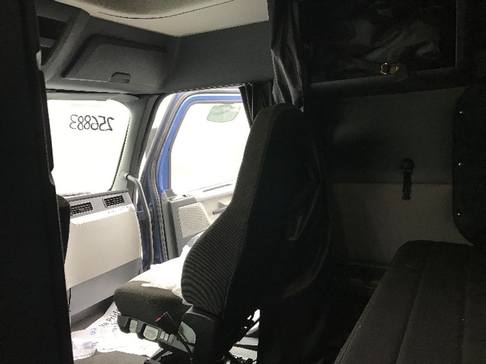 Sleeper Tractor-Heavy Duty Tractors-Freightliner-2019-T12664ST-Pottsville-PA-449,012\n\t\tmiles-$ 56,000 - Image 19