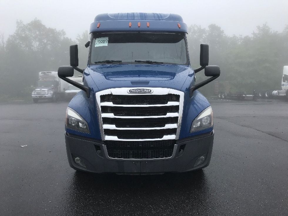 Sleeper Tractor-Heavy Duty Tractors-Freightliner-2019-T12664ST-Pottsville-PA-449,012\n\t\tmiles-$ 56,000 - Image 2