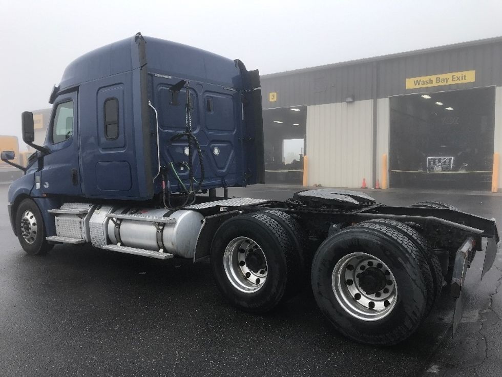 Sleeper Tractor-Heavy Duty Tractors-Freightliner-2019-T12664ST-Pottsville-PA-449,012\n\t\tmiles-$ 56,000 - Image 5