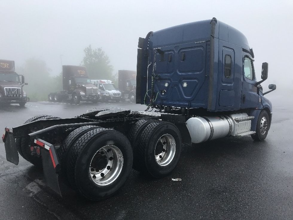 Sleeper Tractor-Heavy Duty Tractors-Freightliner-2019-T12664ST-Pottsville-PA-449,012\n\t\tmiles-$ 56,000 - Image 7