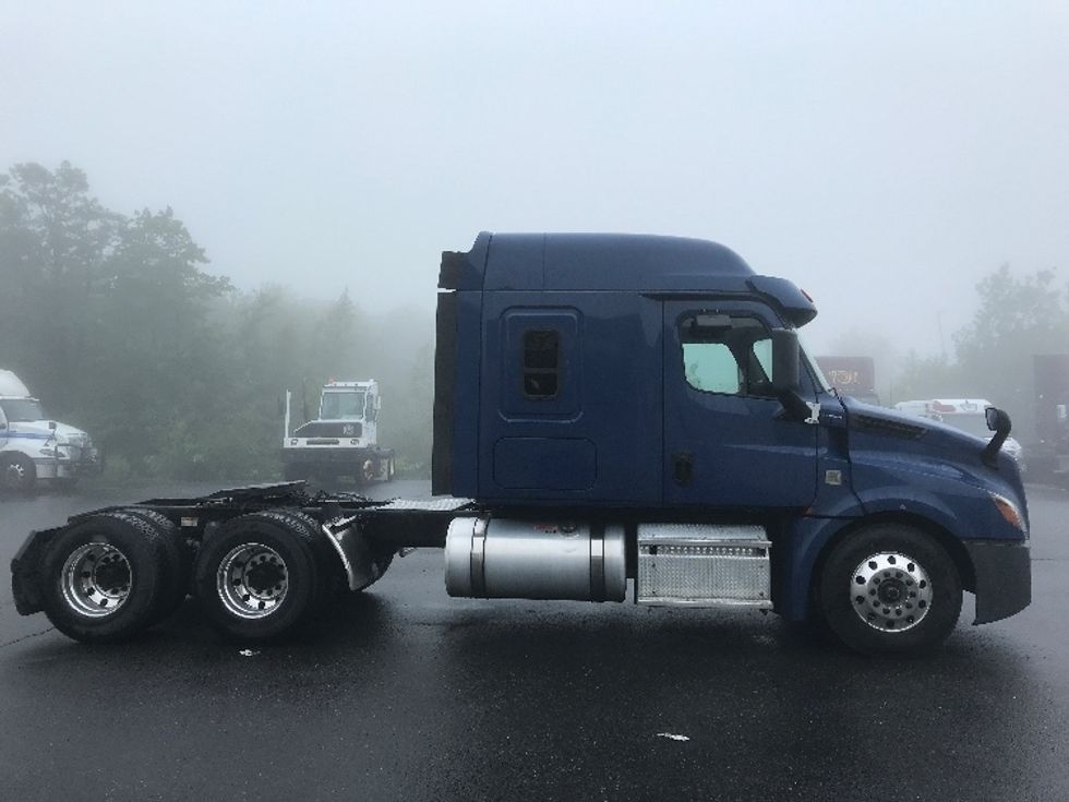 Sleeper Tractor-Heavy Duty Tractors-Freightliner-2019-T12664ST-Pottsville-PA-449,012\n\t\tmiles-$ 56,000 - Image 8