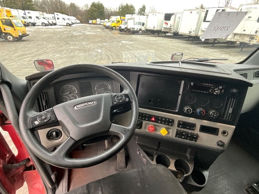 Sleeper Tractor-Heavy Duty Tractors-Freightliner-2019-T12664ST-Reading-PA-366,277\n\t\tmiles-$ 63,500 - Image 11