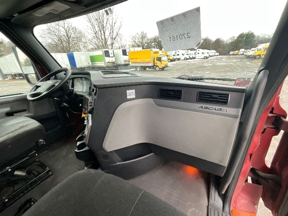 Sleeper Tractor-Heavy Duty Tractors-Freightliner-2019-T12664ST-Reading-PA-366,277\n\t\tmiles-$ 63,500 - Image 14