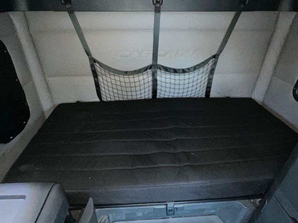 Sleeper Tractor-Heavy Duty Tractors-Freightliner-2019-T12664ST-Reading-PA-366,277\n\t\tmiles-$ 63,500 - Image 16