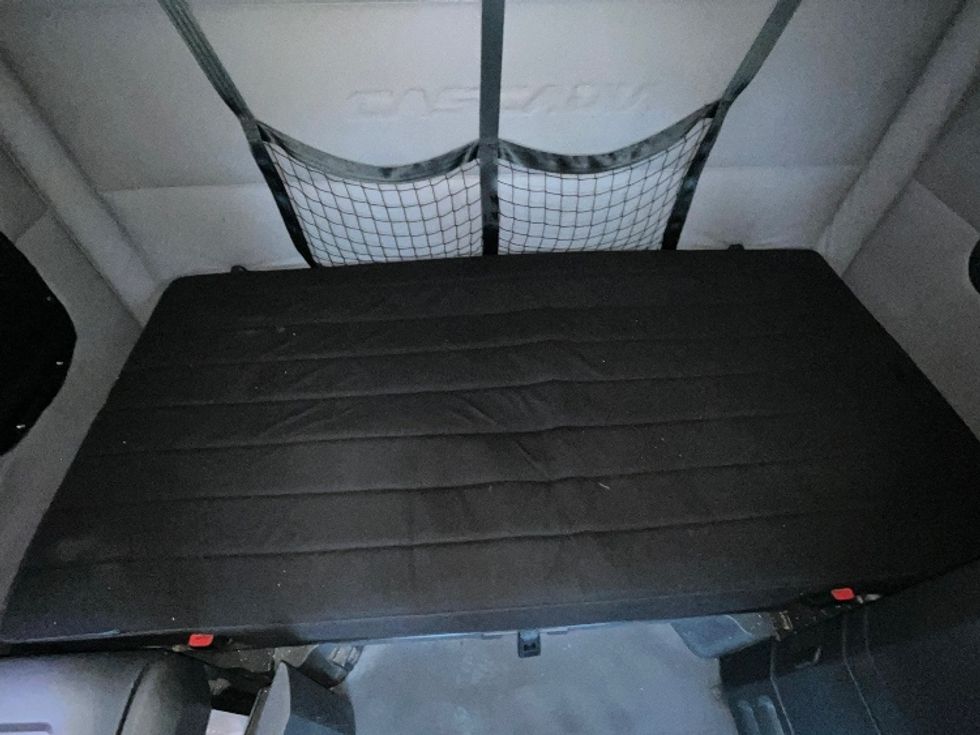 Sleeper Tractor-Heavy Duty Tractors-Freightliner-2019-T12664ST-Reading-PA-366,277\n\t\tmiles-$ 63,500 - Image 17