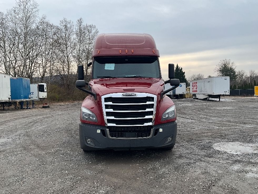 Sleeper Tractor-Heavy Duty Tractors-Freightliner-2019-T12664ST-Reading-PA-366,277\n\t\tmiles-$ 63,500 - Image 2