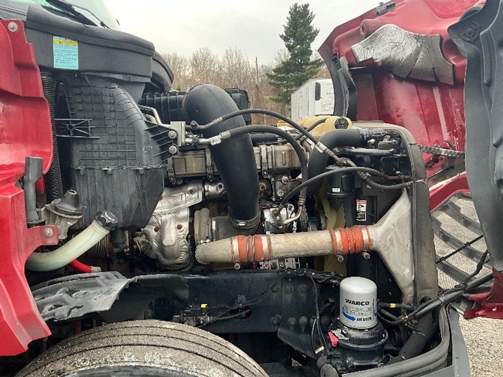 Sleeper Tractor-Heavy Duty Tractors-Freightliner-2019-T12664ST-Reading-PA-366,277\n\t\tmiles-$ 63,500 - Image 20