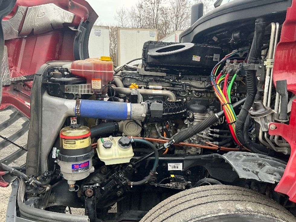 Sleeper Tractor-Heavy Duty Tractors-Freightliner-2019-T12664ST-Reading-PA-366,277\n\t\tmiles-$ 63,500 - Image 21