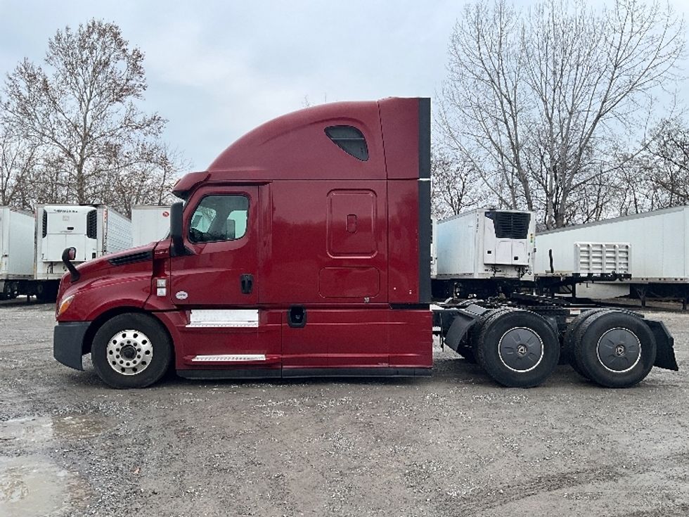 Sleeper Tractor-Heavy Duty Tractors-Freightliner-2019-T12664ST-Reading-PA-366,277\n\t\tmiles-$ 63,500 - Image 4