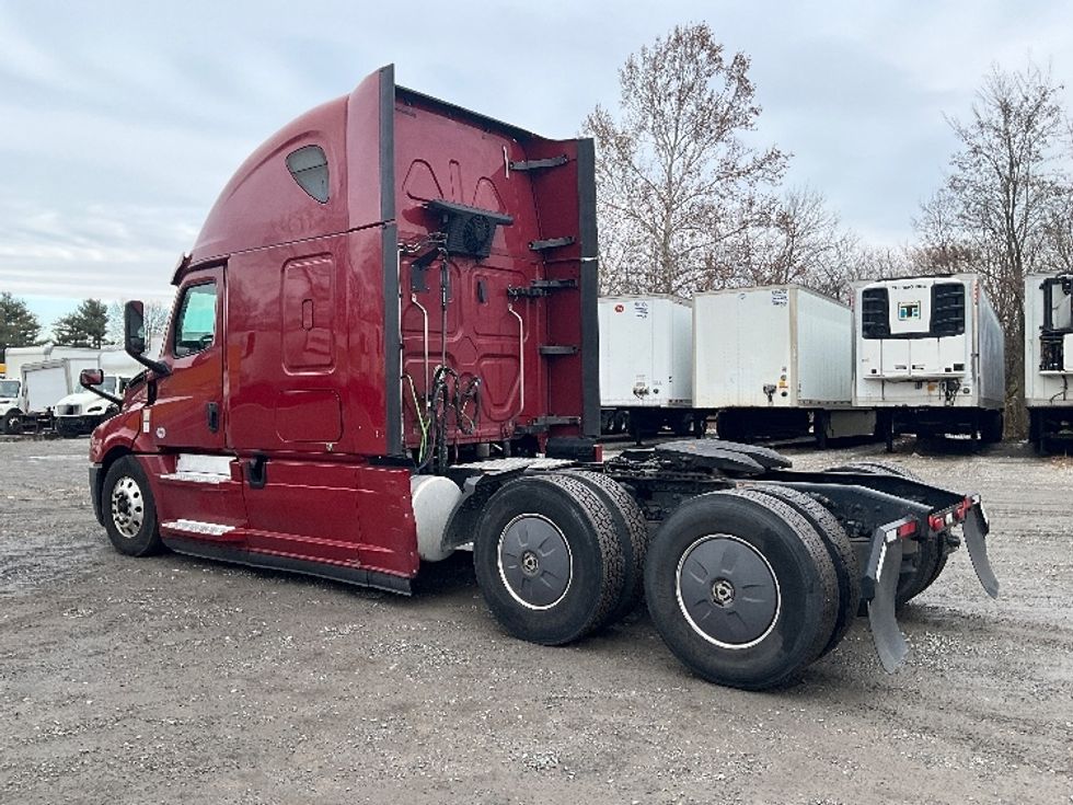 Sleeper Tractor-Heavy Duty Tractors-Freightliner-2019-T12664ST-Reading-PA-366,277\n\t\tmiles-$ 63,500 - Image 5