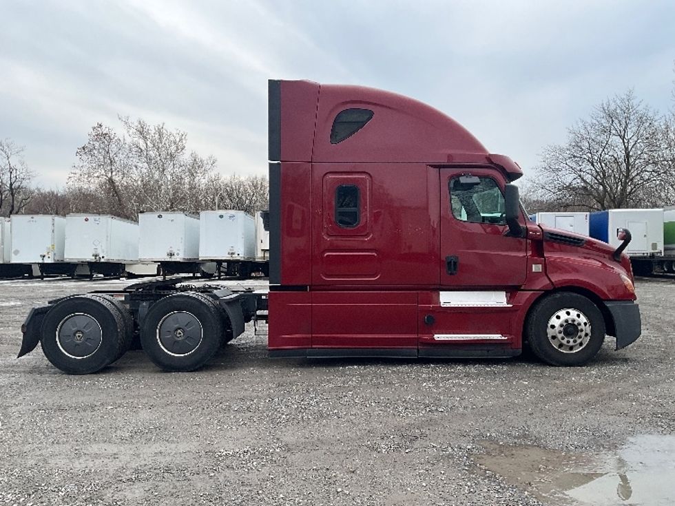 Sleeper Tractor-Heavy Duty Tractors-Freightliner-2019-T12664ST-Reading-PA-366,277\n\t\tmiles-$ 63,500 - Image 8