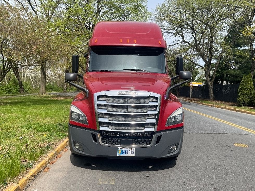 Sleeper Tractor-Heavy Duty Tractors-Freightliner-2019-T12664ST-Reading-PA-399,779\n\t\tmiles-$ 59,000 - Image 2