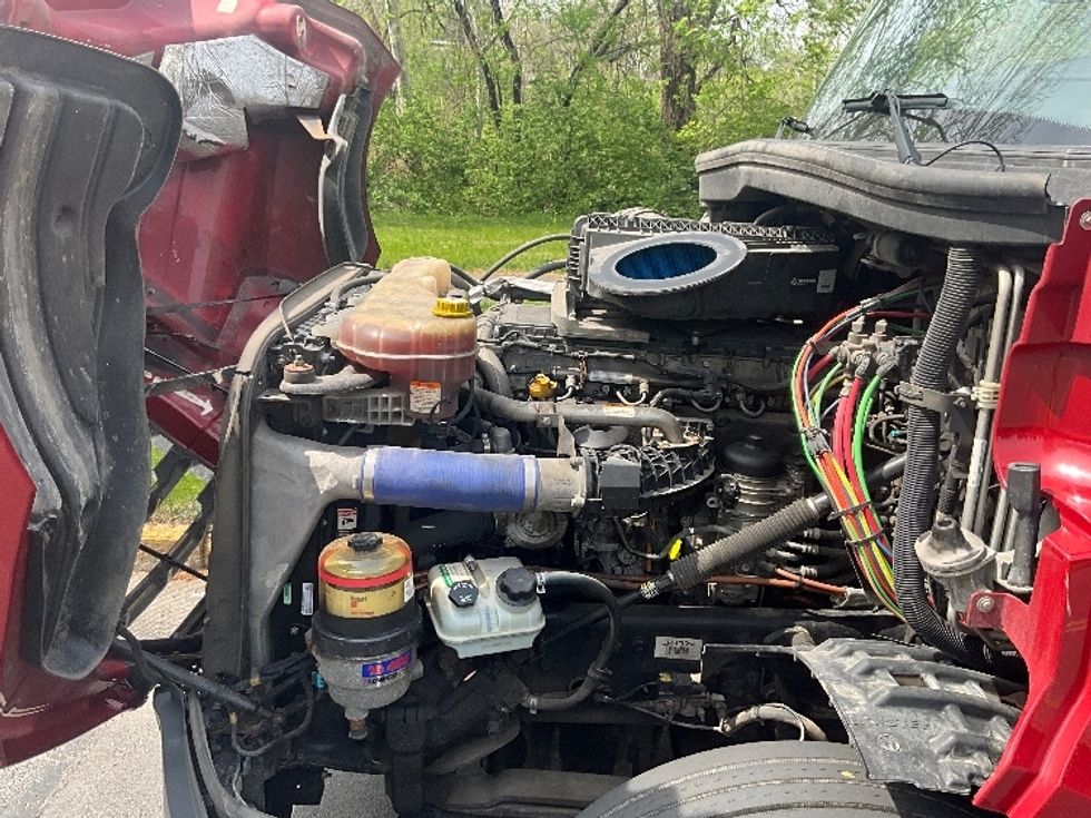 Sleeper Tractor-Heavy Duty Tractors-Freightliner-2019-T12664ST-Reading-PA-399,779\n\t\tmiles-$ 59,000 - Image 21