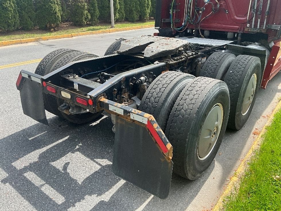 Sleeper Tractor-Heavy Duty Tractors-Freightliner-2019-T12664ST-Reading-PA-399,779\n\t\tmiles-$ 59,000 - Image 22
