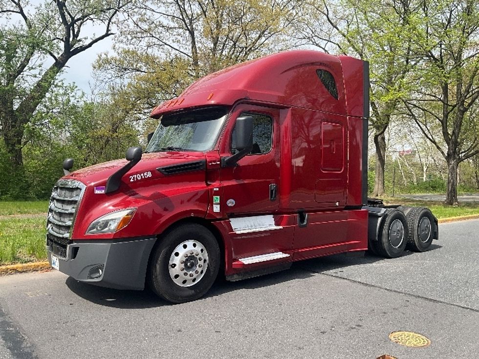 Sleeper Tractor-Heavy Duty Tractors-Freightliner-2019-T12664ST-Reading-PA-399,779\n\t\tmiles-$ 59,000 - Image 3