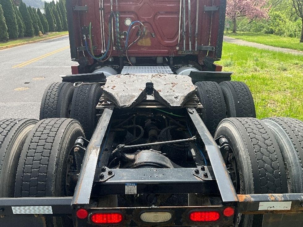 Sleeper Tractor-Heavy Duty Tractors-Freightliner-2019-T12664ST-Reading-PA-399,779\n\t\tmiles-$ 59,000 - Image 6