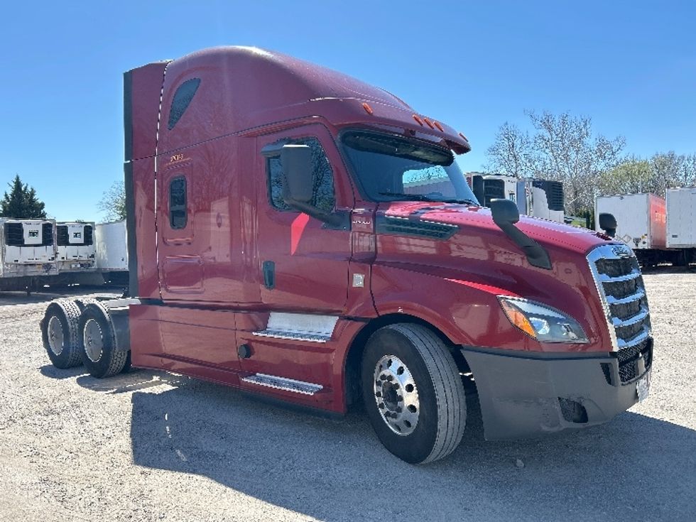 Sleeper Tractor-Heavy Duty Tractors-Freightliner-2019-T12664ST-Reading-PA-463,233\n\t\tmiles-$ 55,000 - Image 1
