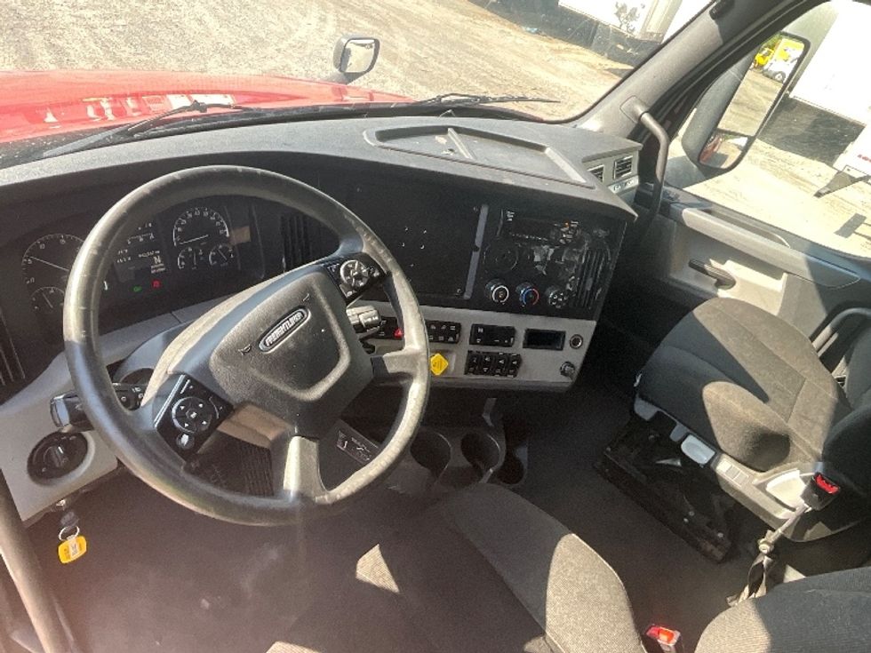 Sleeper Tractor-Heavy Duty Tractors-Freightliner-2019-T12664ST-Reading-PA-463,233\n\t\tmiles-$ 55,000 - Image 10