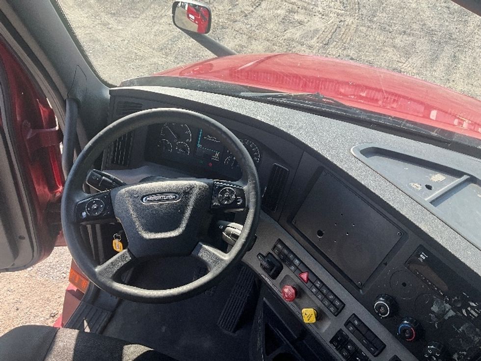 Sleeper Tractor-Heavy Duty Tractors-Freightliner-2019-T12664ST-Reading-PA-463,233\n\t\tmiles-$ 55,000 - Image 11