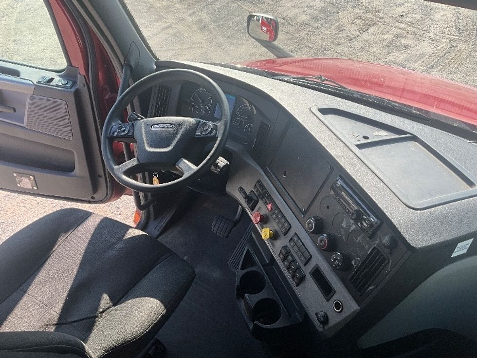 Sleeper Tractor-Heavy Duty Tractors-Freightliner-2019-T12664ST-Reading-PA-463,233\n\t\tmiles-$ 55,000 - Image 12