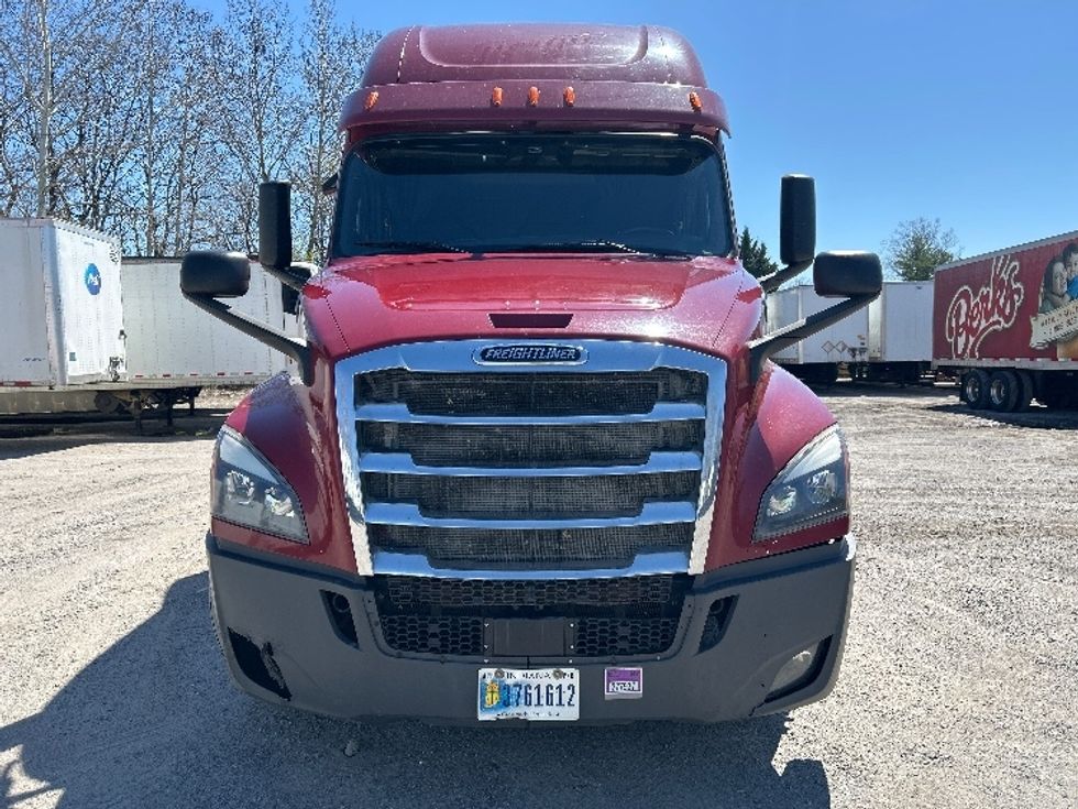 Sleeper Tractor-Heavy Duty Tractors-Freightliner-2019-T12664ST-Reading-PA-463,233\n\t\tmiles-$ 55,000 - Image 2