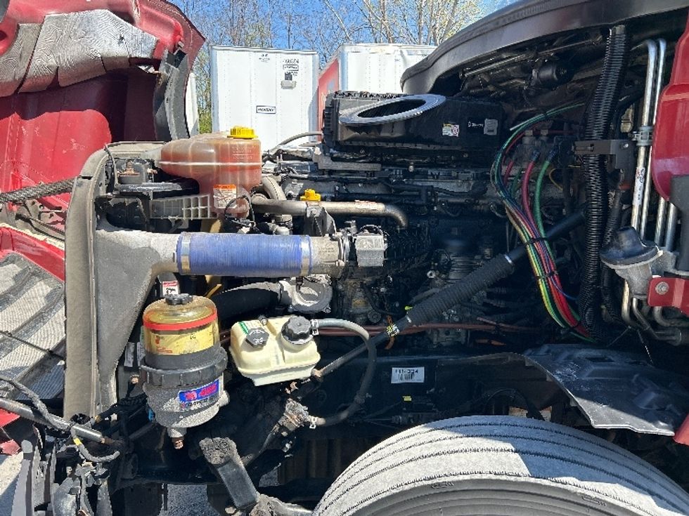 Sleeper Tractor-Heavy Duty Tractors-Freightliner-2019-T12664ST-Reading-PA-463,233\n\t\tmiles-$ 55,000 - Image 21