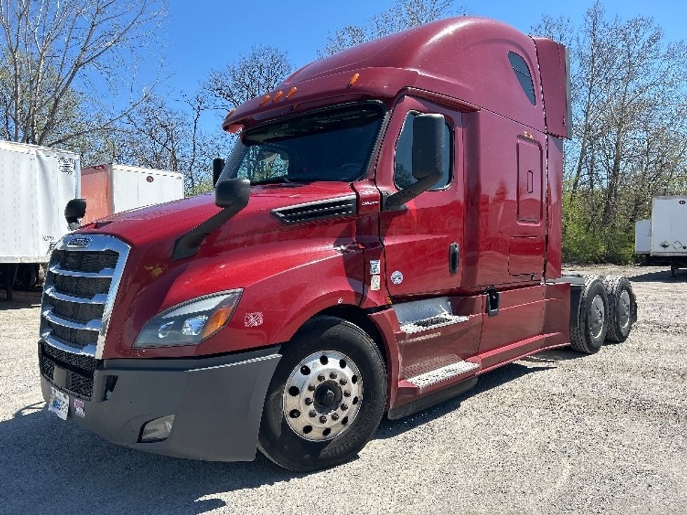 Sleeper Tractor-Heavy Duty Tractors-Freightliner-2019-T12664ST-Reading-PA-463,233\n\t\tmiles-$ 55,000 - Image 3