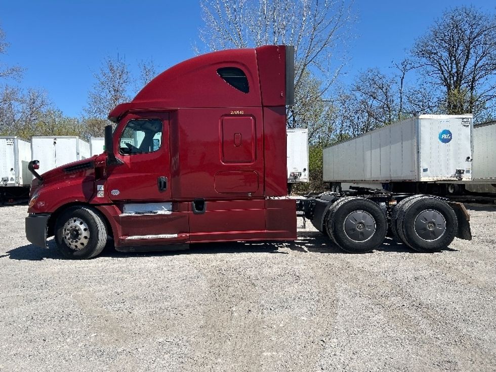 Sleeper Tractor-Heavy Duty Tractors-Freightliner-2019-T12664ST-Reading-PA-463,233\n\t\tmiles-$ 55,000 - Image 4